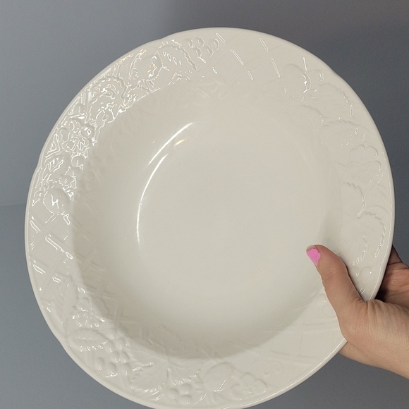 Mikasa Other - MIKASA English Countryside White 10" Round Vegetable Bowl